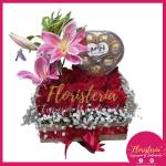 Caja Floral con Chocolates Corazon