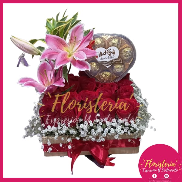 Flores-new-marzo1-3.jpg Caja Floral con Chocolates Corazon - Imagen 1