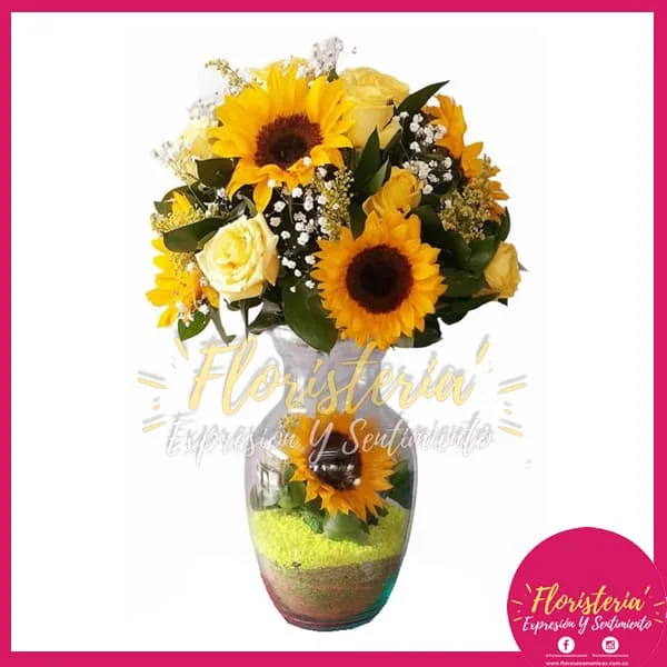 floristeria-expresion-49.jpg Cristal Mediano con Girasoles y Rosas - Imagen 1
