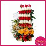 Escaleras de Rosas Blancas y Rojas mas Chocolates Ferrero
