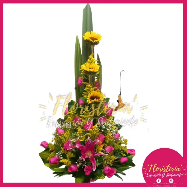 expresion-y-sentimiento-abril-30-22 Arreglo Mediano Tradicional en Girasoles y Rosas - Imagen 1